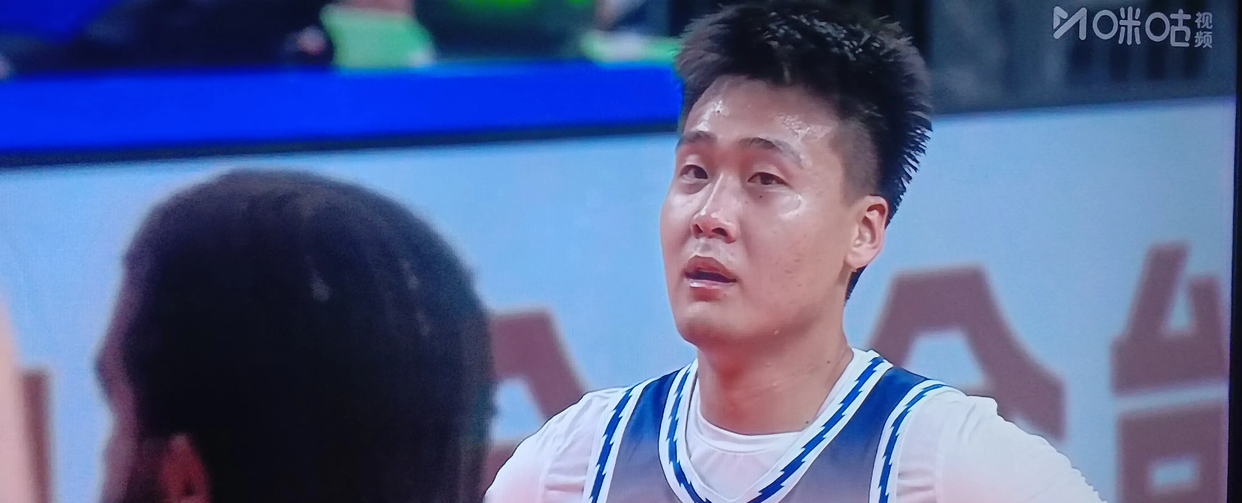 开云体育中国官网-新疆队在比赛中展现强劲实力，夺魁