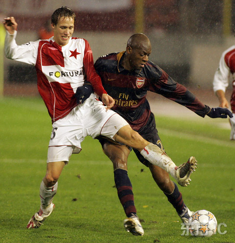 亨克队凭借强大的实力获得胜利