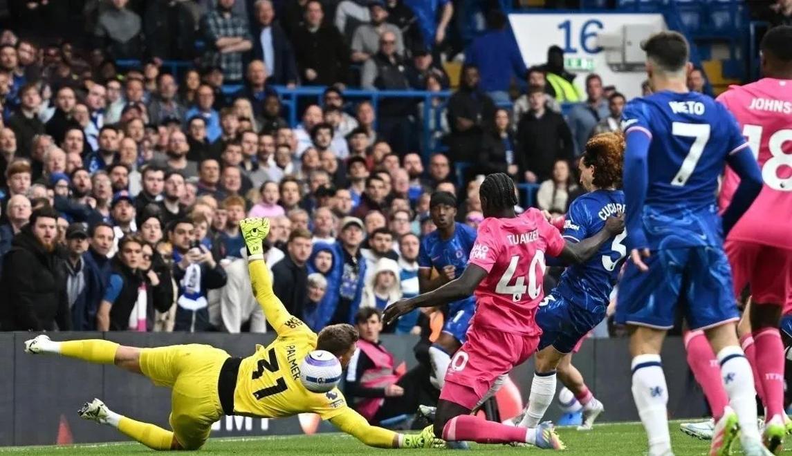 曼联客场惨败，英超争冠形势紧张！