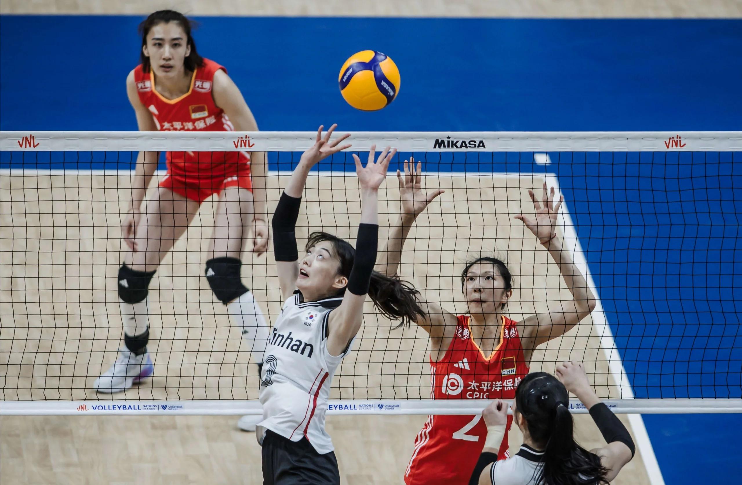 全队表现出色，角逐中轻松取胜