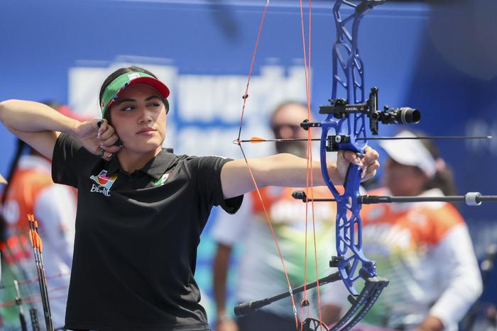 射箭女子团体决赛：樊粼率队勇夺冠
