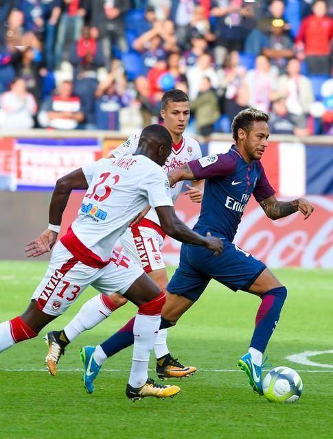 开云体育网站-格罗诺宁主场平局，保级形势严峻