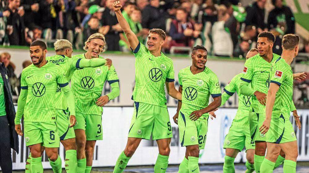 沃尔夫斯堡的进攻火力强劲，轻松击败对手的简单介绍