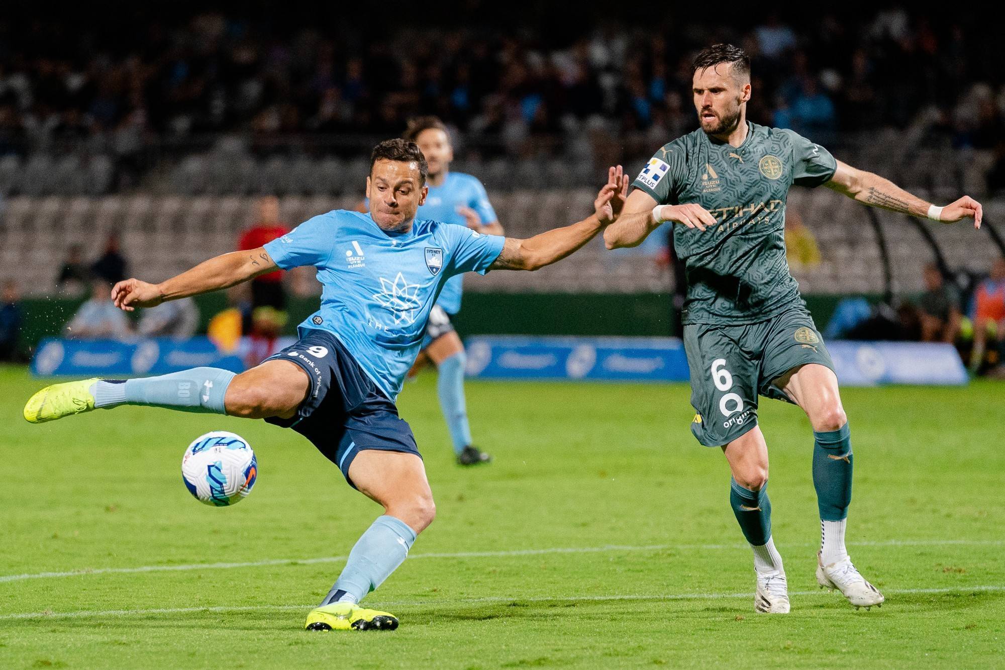 开云体育官网-快速进攻，墨尔本胜利队夺得胜利