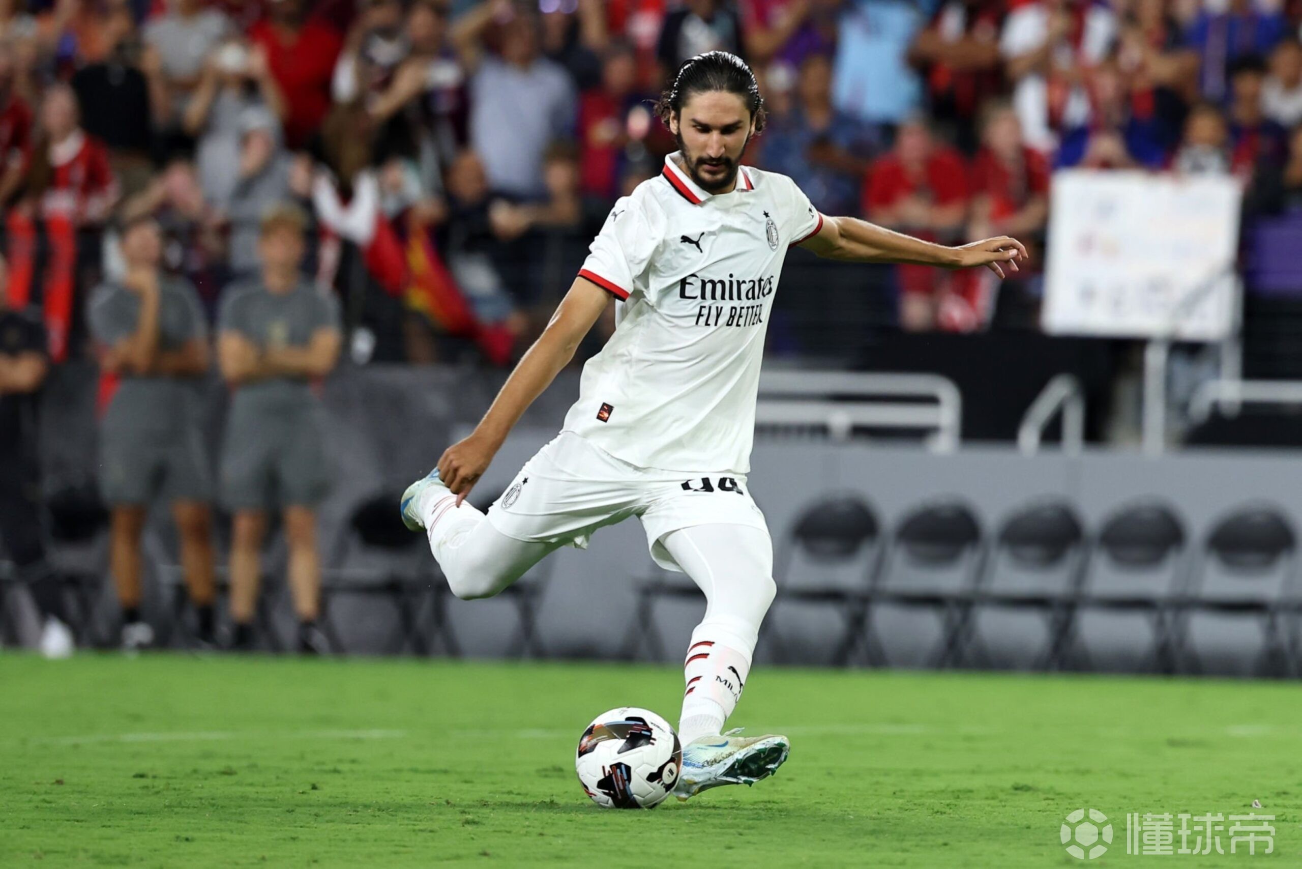 AC米兰后卫表现亮眼，助球队取得连胜的简单介绍