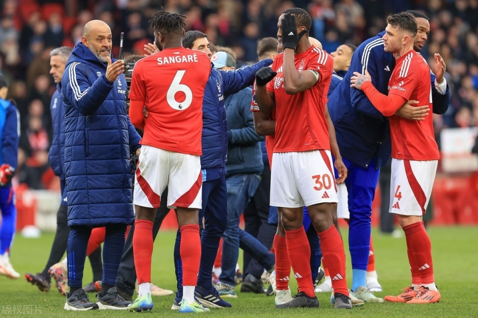 开云体育在线登录-车路士暂时领先，利物浦竞争激烈