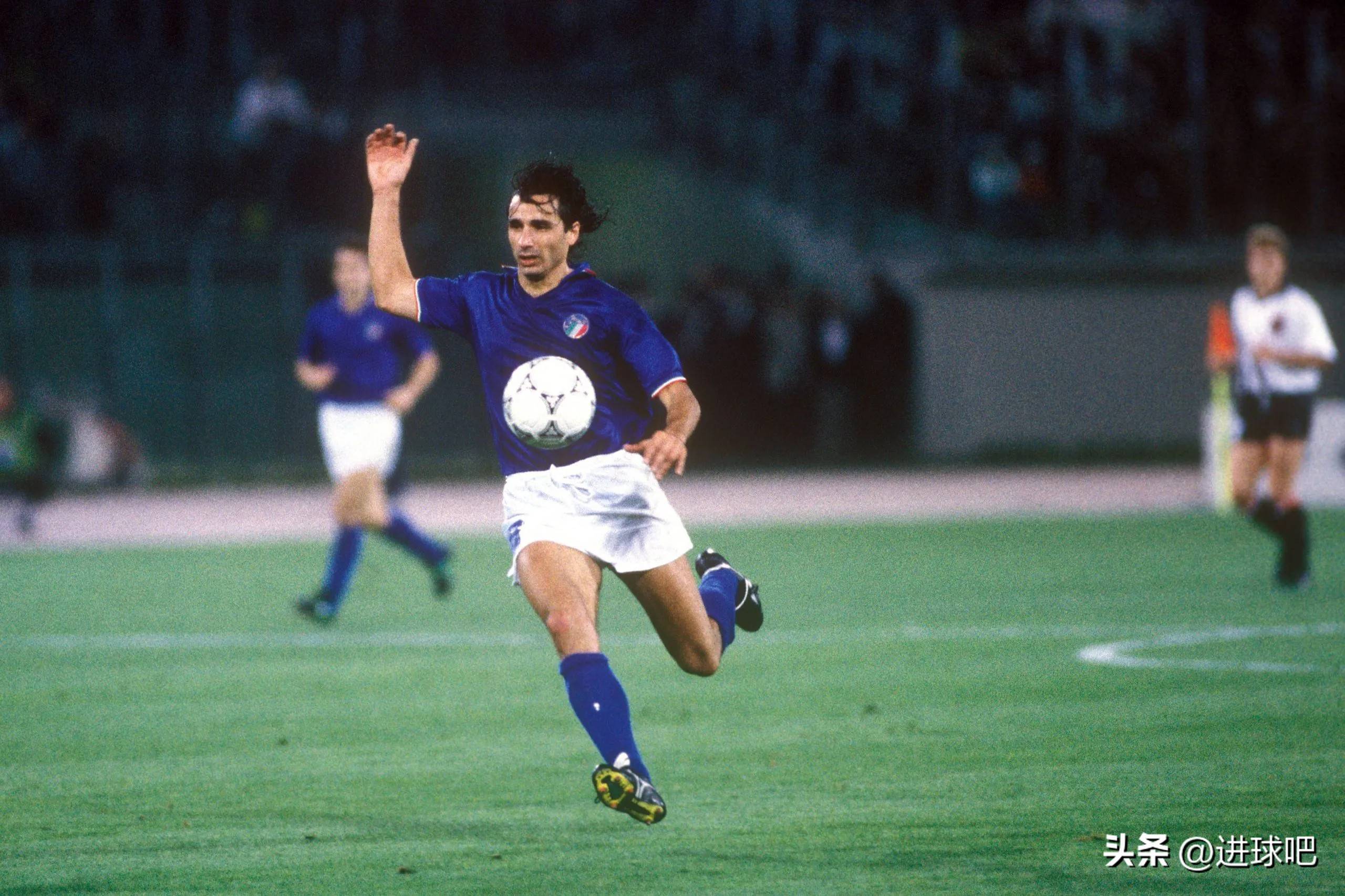 关于意大利职业足球队换帅，球迷反应褒贬不一的信息