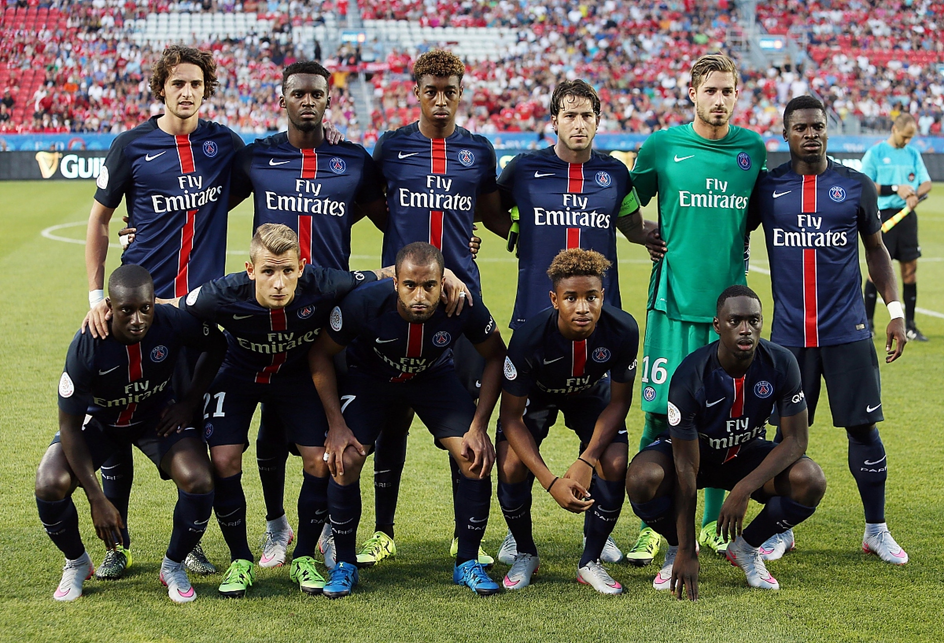 关于非洲新生代球星崭露头角，引领球队迈向辉煌的信息