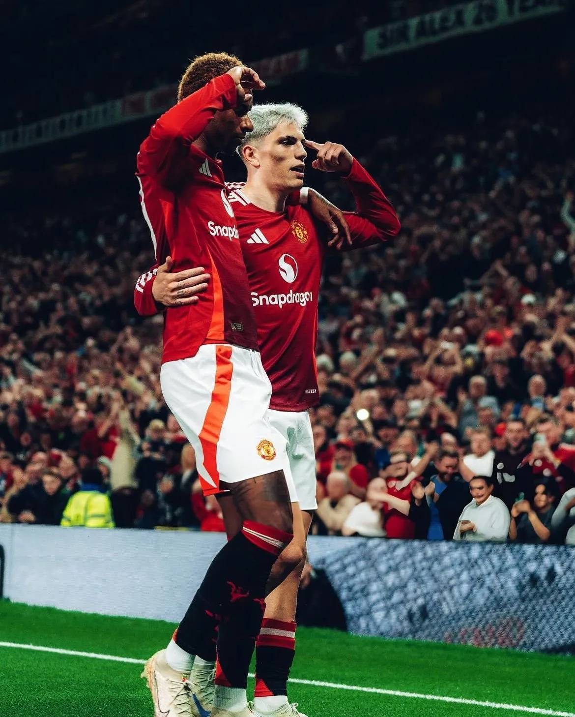 曼联签下新帅，主场大胜继续保持领跑