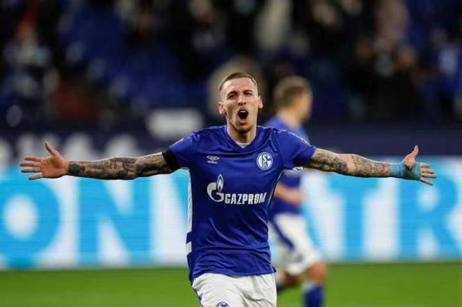 开云体育网页版-包含沙尔克04在客场拿下一场胜利，重返德甲前十的词条