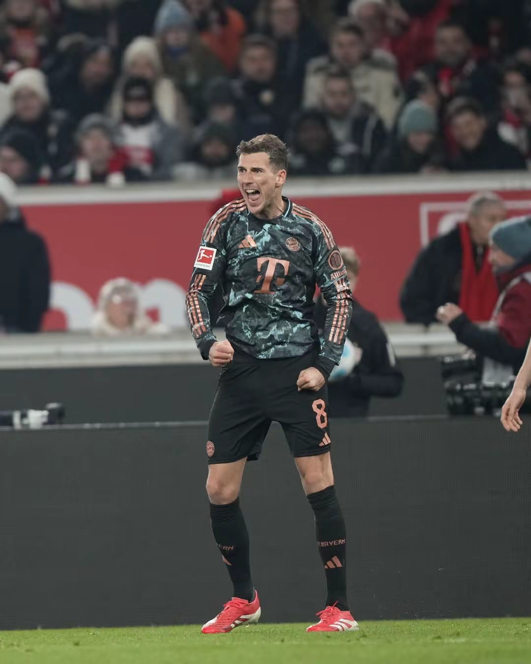 包含斯图加特客场胜云达不来梅，逐渐摆脱降级区压力的词条