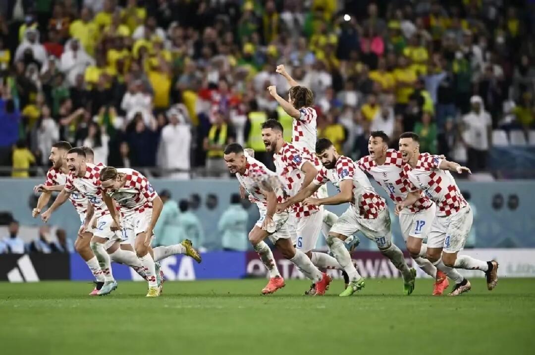 克罗地亚队在预选赛中获得关键胜利，晋级