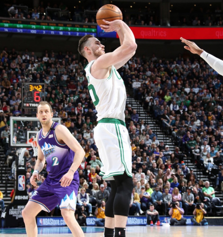 包含爵士队防守仍不力，连续输球震惊球迷的词条