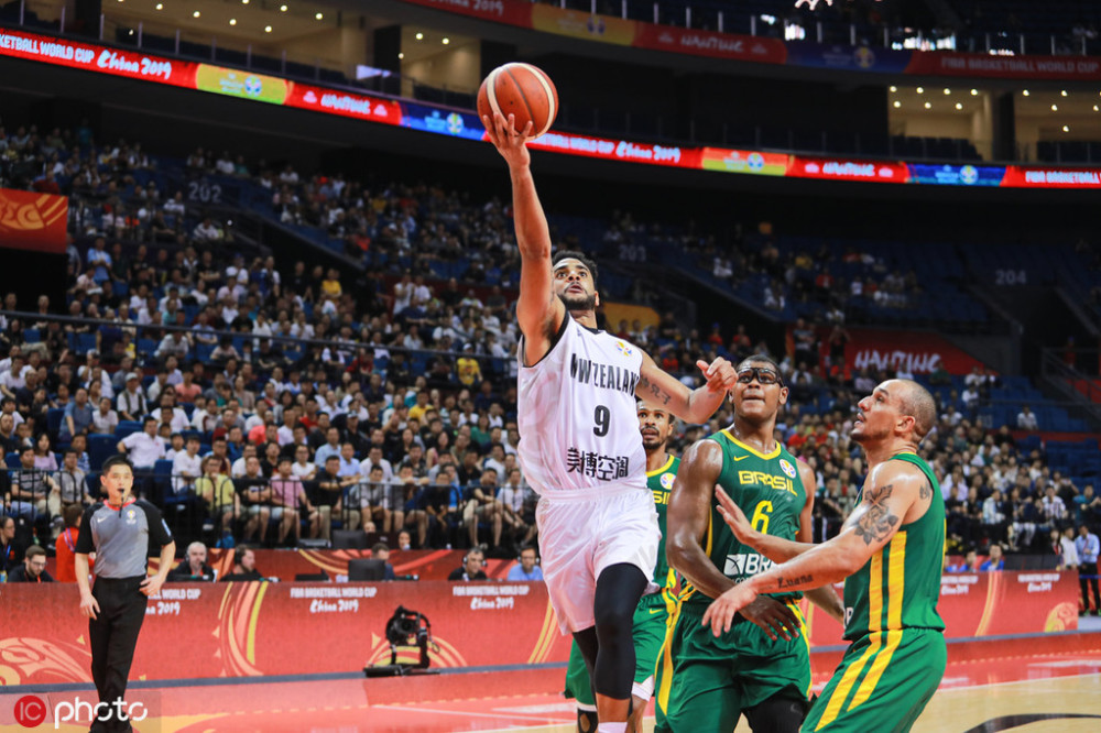 荷兰队士气高涨，备战决赛迎接巴西球队