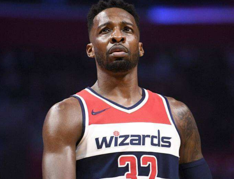 韦少狂轰50分，雷霆客场大胜太阳的简单介绍