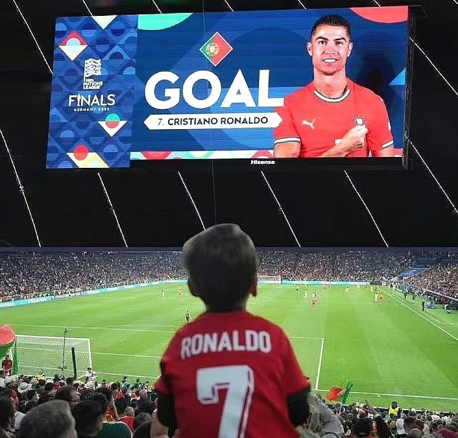 欧国联比赛：球员劲守攻坚，场面激动人心的简单介绍