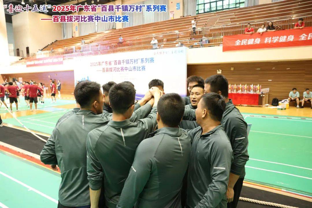 开云体育app-奋战球场上队员激情四射，斩获胜利